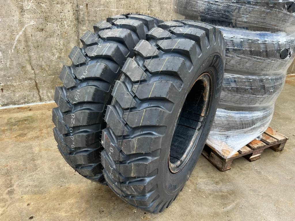 Kuhmo 1000 X 20 16PR tyres fitted on rim NEW - Gume in platišča za Gradbeni stroj: slika 2 Kuhmo 1000 X 20 16PR tyres fitted on rim NEW - Gume in platišča za Gradbeni stroj: slika 2