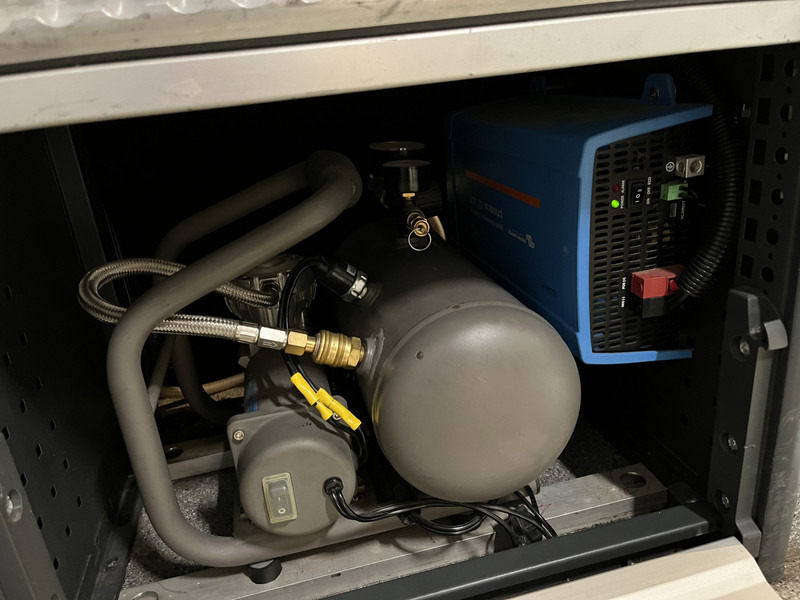 Furgon Mercedes-Benz Sprinter 311 CDI L2H2 RWD / Euro 6 / Servicebus / Bott inrichting / 220V / Airco / Oprijplaat / Compressor / CarPlay / Camera: slika 12