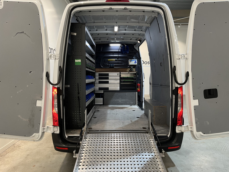 Mercedes-Benz Sprinter 311 CDI L2H2 RWD / Euro 6 / Servicebus / Bott inrichting / 220V / Airco / Oprijplaat / Compressor / CarPlay / Camera - Furgon: slika 4 Mercedes-Benz Sprinter 311 CDI L2H2 RWD / Euro 6 / Servicebus / Bott inrichting / 220V / Airco / Oprijplaat / Compressor / CarPlay / Camera - Furgon: slika 4