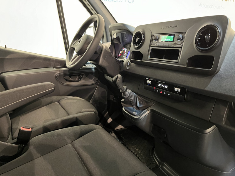 Mercedes-Benz Sprinter 315 CDI L2 RWD DC Dubbel Cabine Open Laadbak / Euro 6 / Trekhaak 3500 KG / Airco / DC 7 Pers. 650 KM !! / BPM VRIJ !! - Dostavno vozilo s kesonom, Dostavno vozilo z dvojno kabino: slika 3 Mercedes-Benz Sprinter 315 CDI L2 RWD DC Dubbel Cabine Open Laadbak / Euro 6 / Trekhaak 3500 KG / Airco / DC 7 Pers. 650 KM !! / BPM VRIJ !! - Dostavno vozilo s kesonom, Dostavno vozilo z dvojno kabino: slika 3