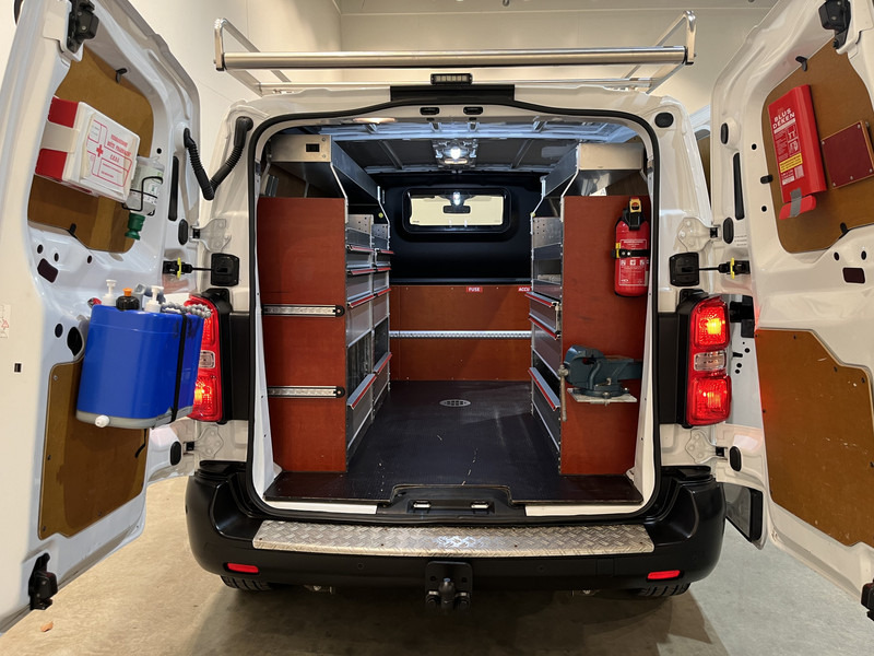 Opel Vivaro 2.0 CDTI L2H1 120 PK Servicebus / Inrichting / Euro 6 / 220V. / Airco / Cruise Control / Trekhaak / Camera / CarPlay / Navigatie / 60.800 KM !! - Mali kombi: slika 4 Opel Vivaro 2.0 CDTI L2H1 120 PK Servicebus / Inrichting / Euro 6 / 220V. / Airco / Cruise Control / Trekhaak / Camera / CarPlay / Navigatie / 60.800 KM !! - Mali kombi: slika 4