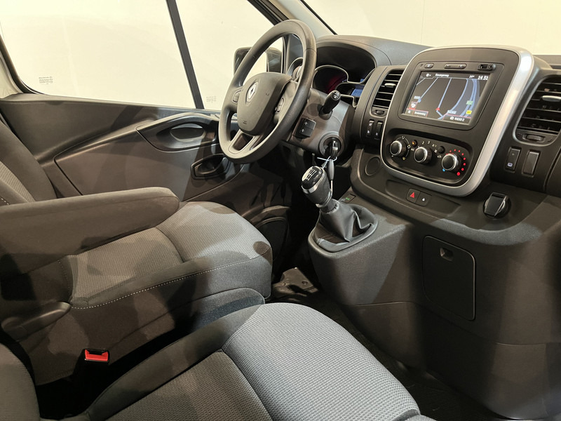 Renault Trafic 2.0 dCi 120 L1H1 120 PK Servicebus / Sortimo Inrichting / Euro 6 / Airco / Camera / CarPlay / Cruise Control / Navigatie / 3-Zits / 27.800 KM !! / BPM VRIJ !! - Mali kombi: slika 3 Renault Trafic 2.0 dCi 120 L1H1 120 PK Servicebus / Sortimo Inrichting / Euro 6 / Airco / Camera / CarPlay / Cruise Control / Navigatie / 3-Zits / 27.800 KM !! / BPM VRIJ !! - Mali kombi: slika 3