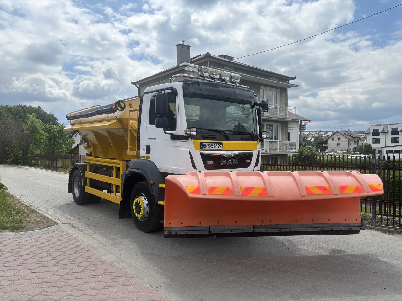 MAN TGM 18.290 4X4BB GRITTER/SPREADER PLOUGH ECON - Vozilo za zimsko službo: slika 1 MAN TGM 18.290 4X4BB GRITTER/SPREADER PLOUGH ECON - Vozilo za zimsko službo: slika 1