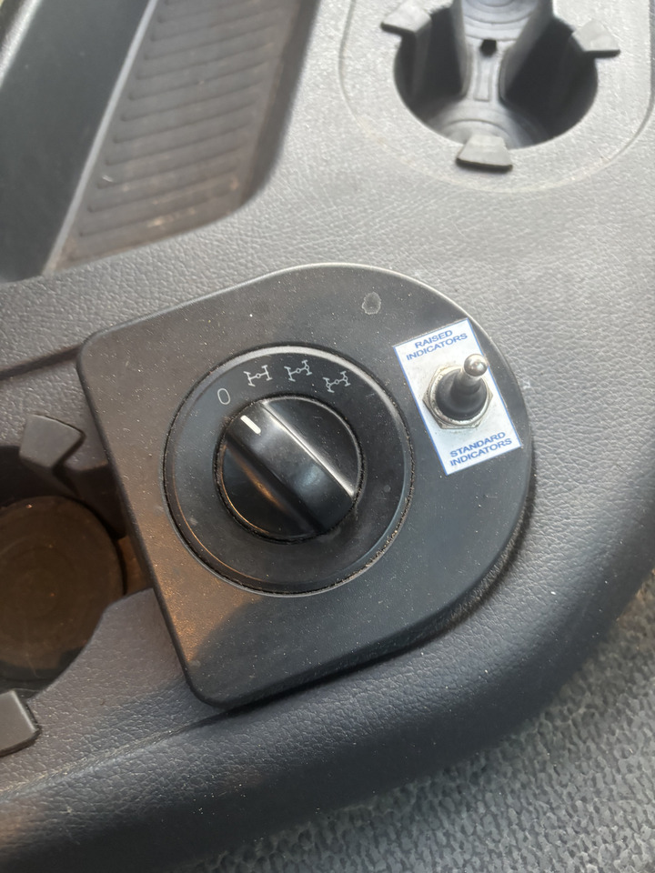 Mercedes AROCS 1824 4X4 GRITTER/SPREADER/PLOUGH lizing Mercedes AROCS 1824 4X4 GRITTER/SPREADER/PLOUGH: slika 13 Mercedes AROCS 1824 4X4 GRITTER/SPREADER/PLOUGH lizing Mercedes AROCS 1824 4X4 GRITTER/SPREADER/PLOUGH: slika 13