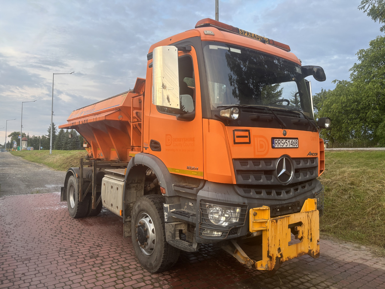 Mercedes AROCS 1824 4X4 GRITTER/SPREADER/PLOUGH - Vozilo za zimsko službo: slika 1 Mercedes AROCS 1824 4X4 GRITTER/SPREADER/PLOUGH - Vozilo za zimsko službo: slika 1