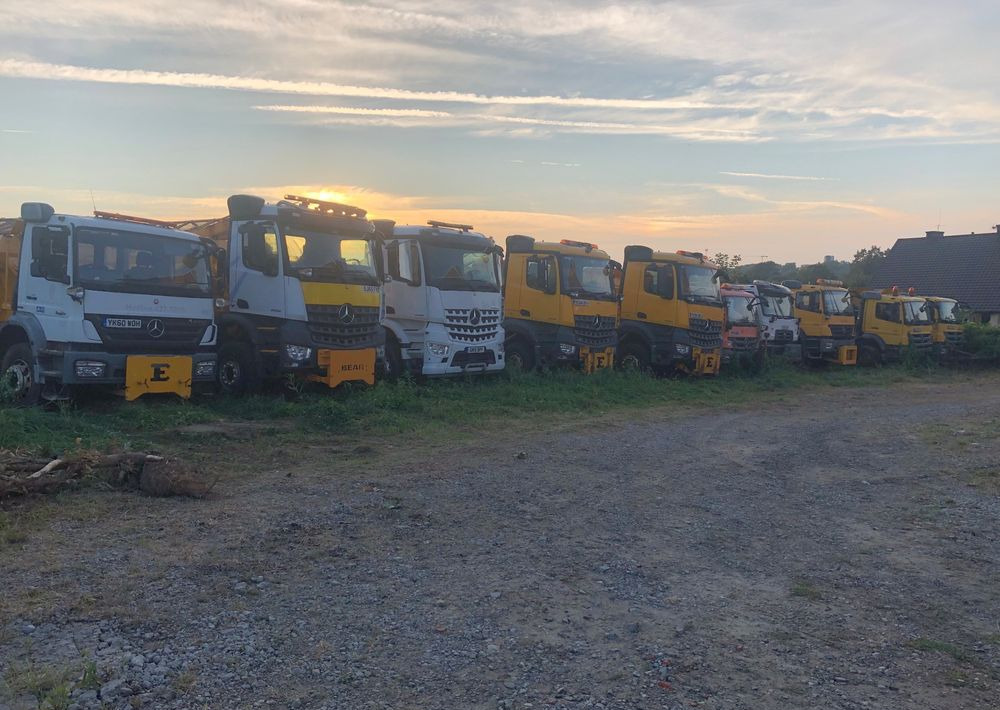 Vozilo za zimsko službo Mercedes-Benz Arocs 3333 6x6 piaskarka solarka econ pług schmidt: slika 19