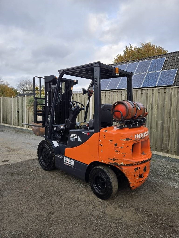 Doosan G 25 E-5 - Plinski viličar: slika 2 Doosan G 25 E-5 - Plinski viličar: slika 2