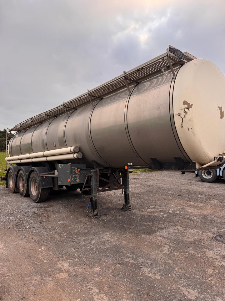 LAG - Polprikolica cisterna: slika 2 LAG - Polprikolica cisterna: slika 2