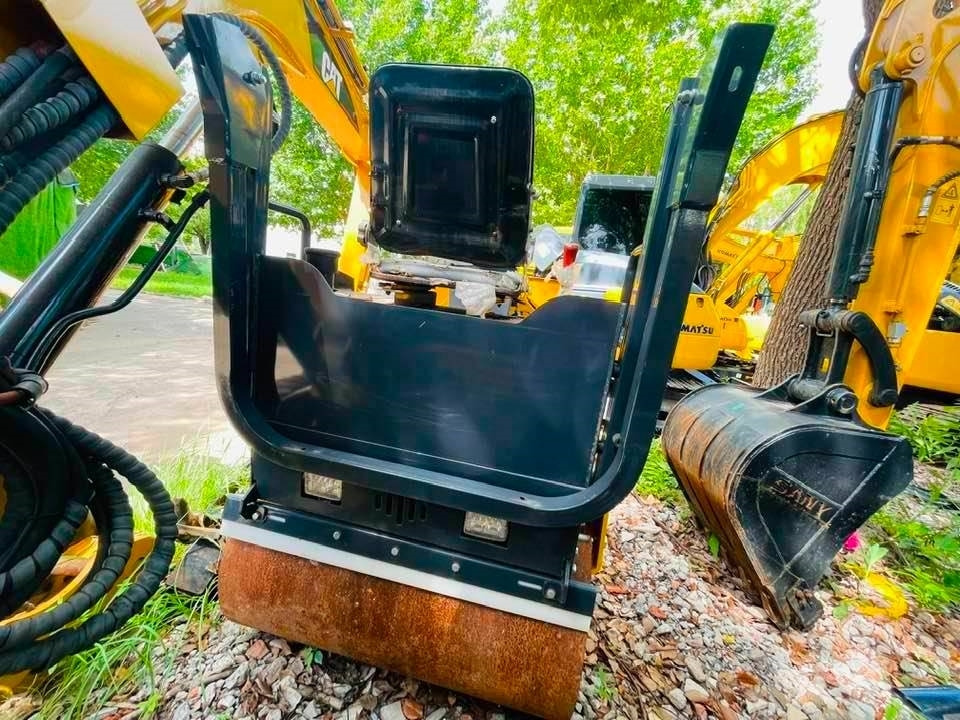 CAT 303 - Mini bager: slika 1 CAT 303 - Mini bager: slika 1