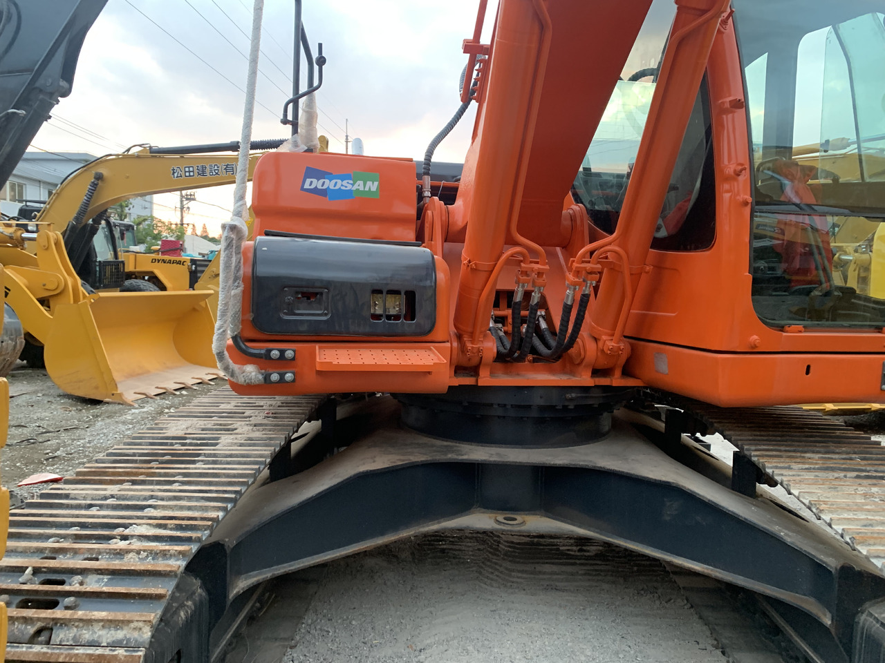 DOOSAN DX225LC - Bager na kolesih: slika 4 DOOSAN DX225LC - Bager na kolesih: slika 4