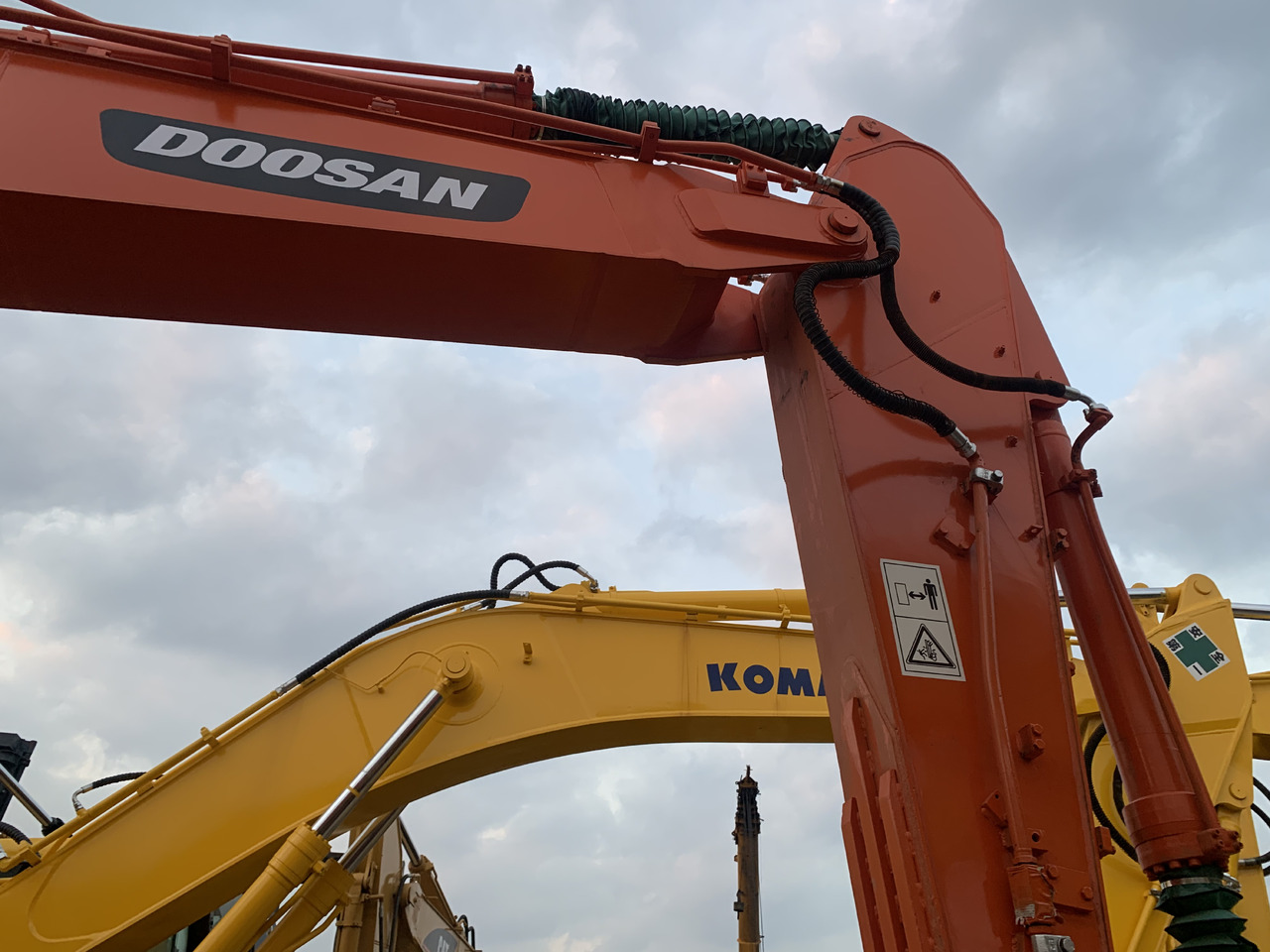 DOOSAN DX225LC - Bager na kolesih: slika 5 DOOSAN DX225LC - Bager na kolesih: slika 5