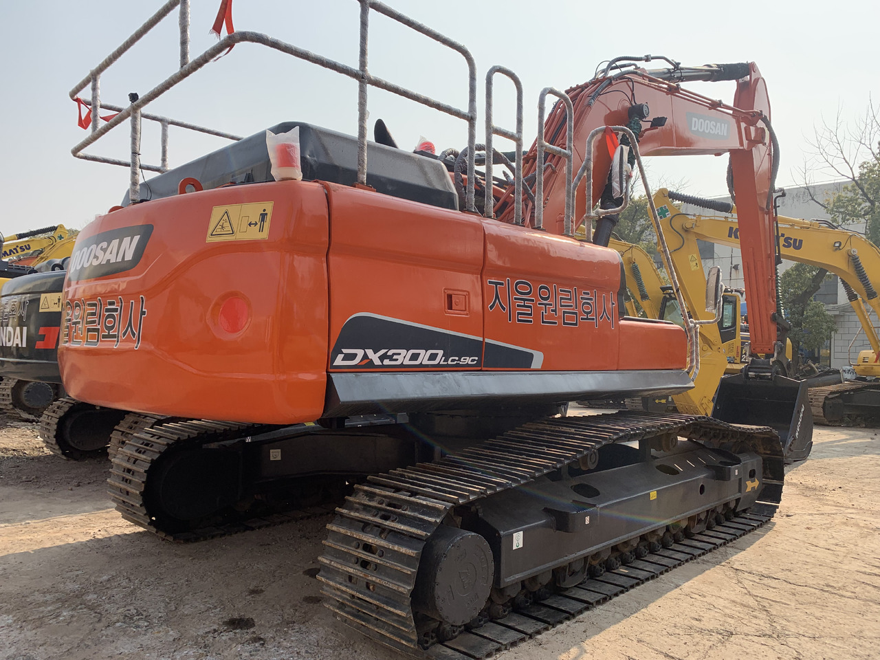 DOOSAN DX300LC-9C - Bager na kolesih: slika 1 DOOSAN DX300LC-9C - Bager na kolesih: slika 1