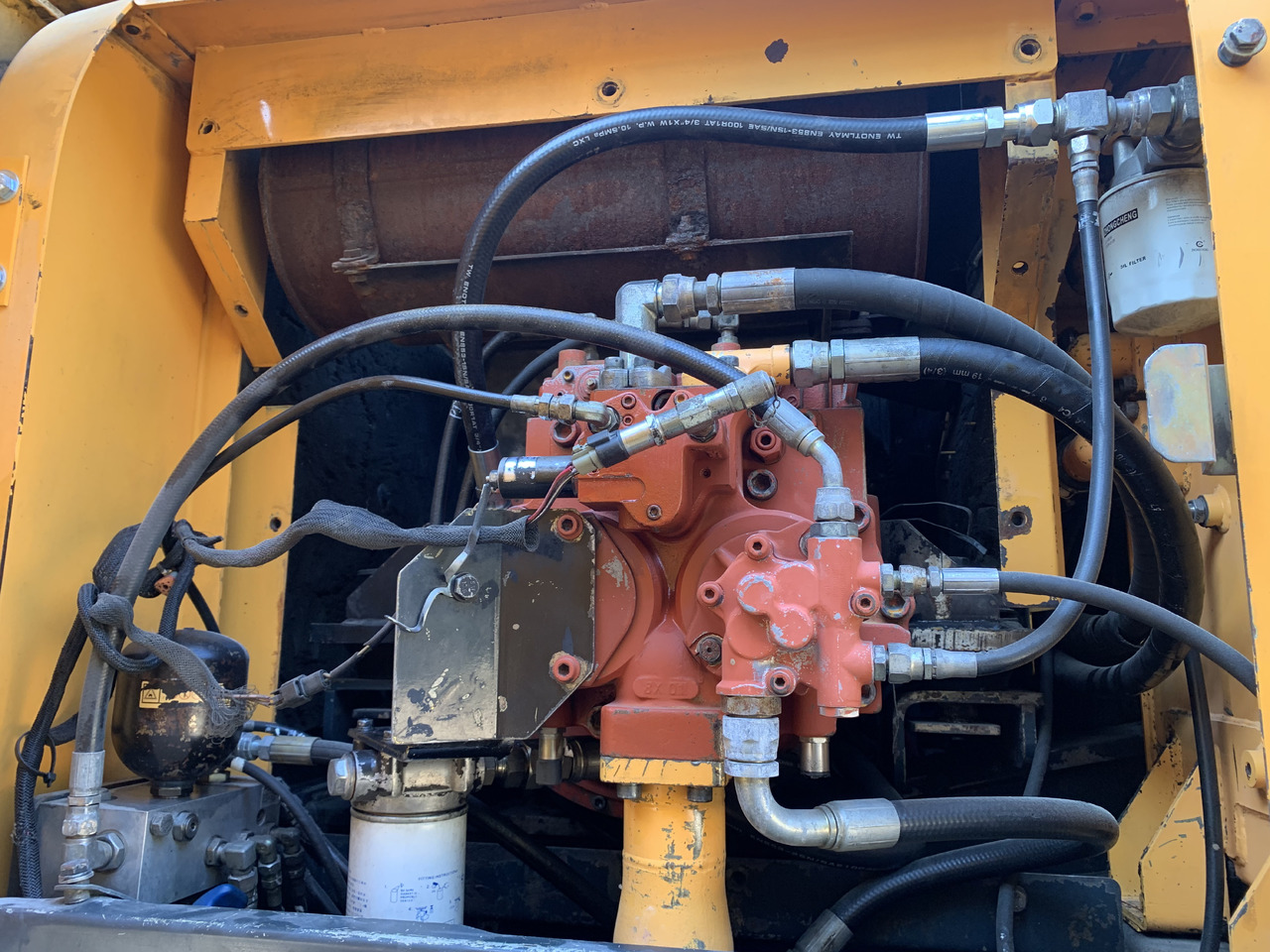 HYUNDAI R210W-9 - Bager na kolesih: slika 1 HYUNDAI R210W-9 - Bager na kolesih: slika 1