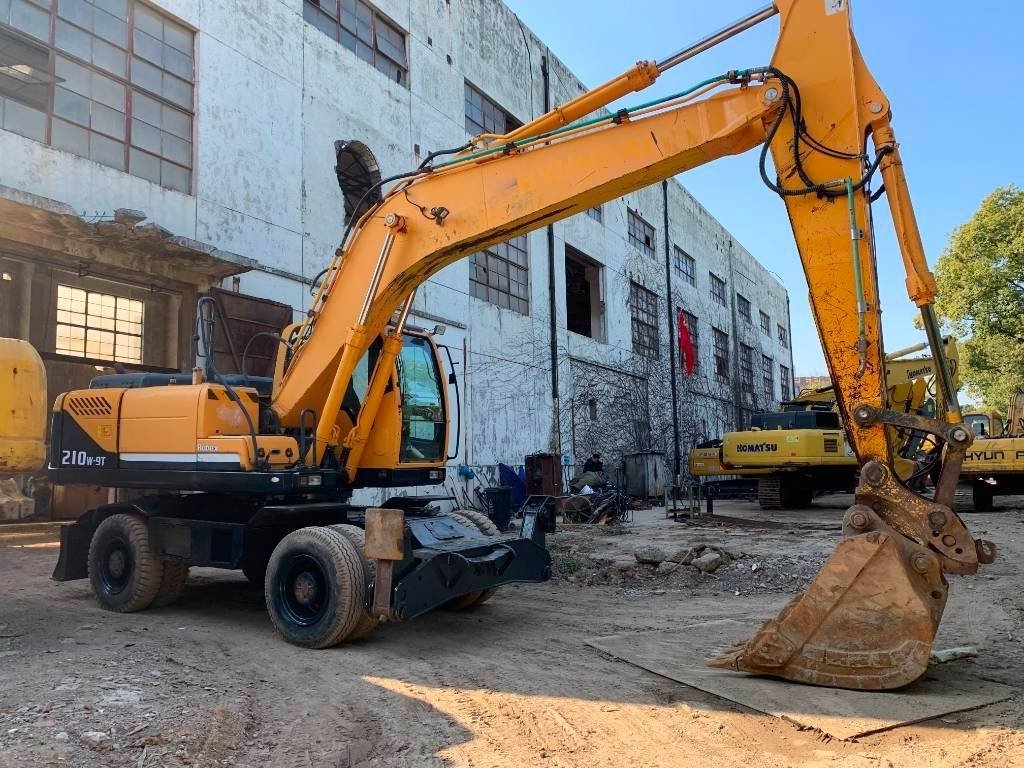 Hyundai R210W-9 - Bager na kolesih: slika 1 Hyundai R210W-9 - Bager na kolesih: slika 1