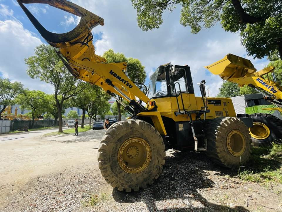 Komatsu WA320-8 - Kolesni nakladalec: slika 1 Komatsu WA320-8 - Kolesni nakladalec: slika 1