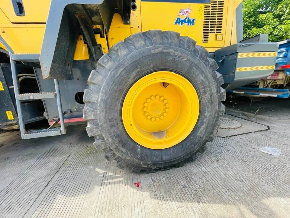 Komatsu WA380-8 - Kolesni nakladalec: slika 2 Komatsu WA380-8 - Kolesni nakladalec: slika 2