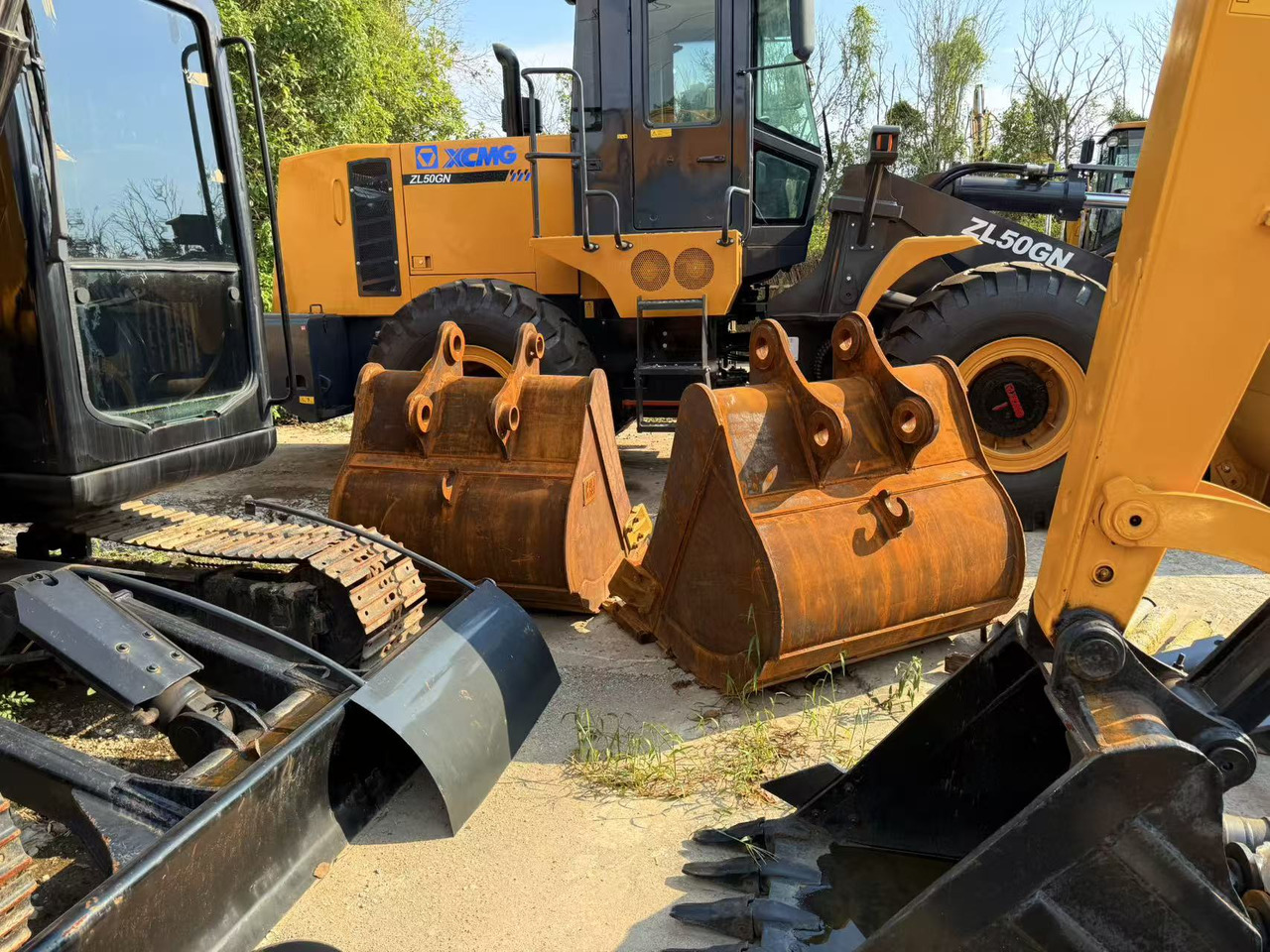 All brand spare parts new and old - Rezervni deli: slika 1 All brand spare parts new and old - Rezervni deli: slika 1