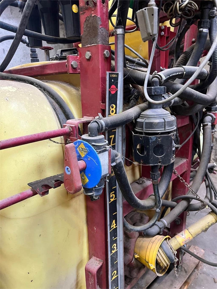 Hardi 800 L MED 12 BOM - Škropilnica montirana na traktor: slika 4 Hardi 800 L MED 12 BOM - Škropilnica montirana na traktor: slika 4