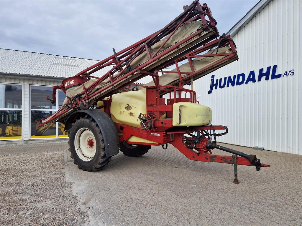 Hardi COMMANDER 2800 TWIN - Vlečna škropilnica: slika 1 Hardi COMMANDER 2800 TWIN - Vlečna škropilnica: slika 1