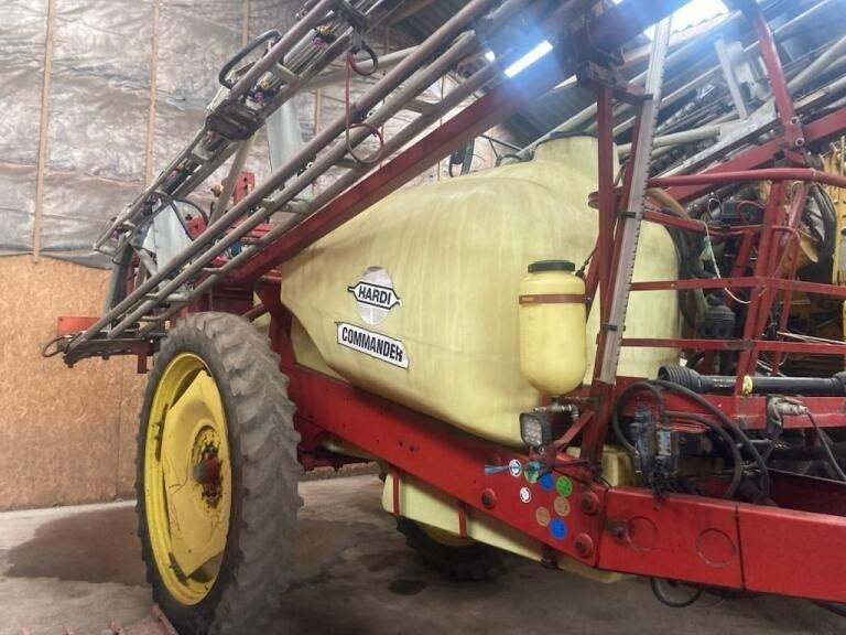Hardi COMMANDER 4200L - Vlečna škropilnica: slika 1 Hardi COMMANDER 4200L - Vlečna škropilnica: slika 1