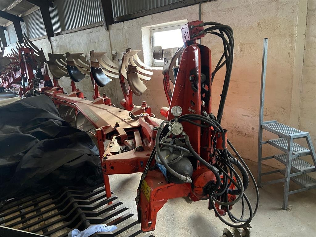 Kuhn VARI-MASTER 153 4+1 - Plug: slika 1 Kuhn VARI-MASTER 153 4+1 - Plug: slika 1