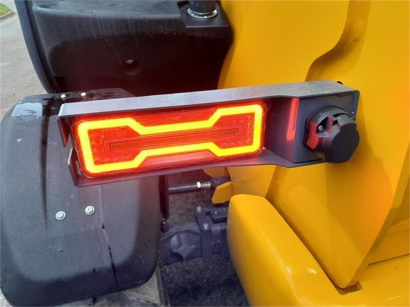 - - - EUROTRAC TH25.6 - Teleskopski viličar: slika 5 - - - EUROTRAC TH25.6 - Teleskopski viličar: slika 5