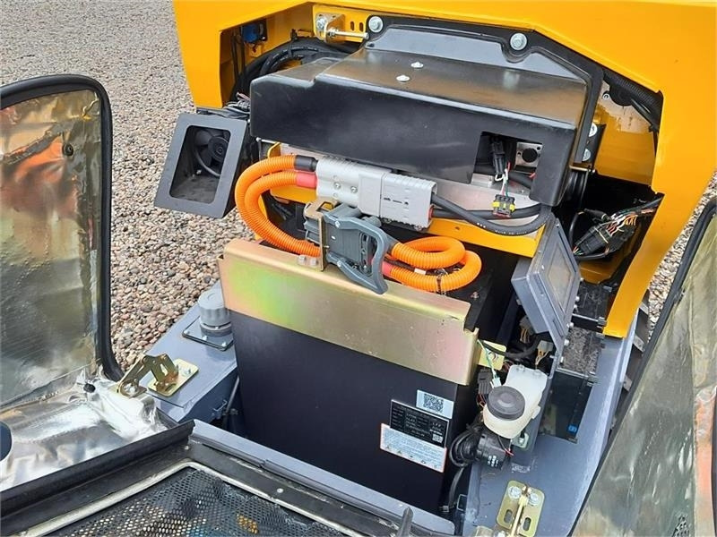 Eurotrac W11 ELEKTRISK - Zgibni nakladalnik: slika 4 Eurotrac W11 ELEKTRISK - Zgibni nakladalnik: slika 4