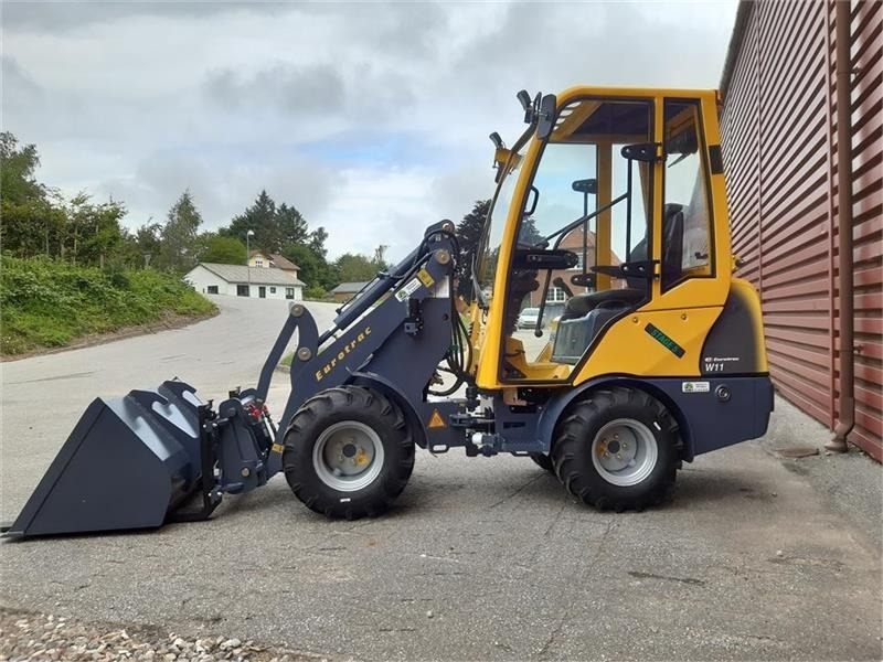 Eurotrac W11 med lang arm, førerhus, skovl og gafler - Zgibni nakladalnik: slika 3 Eurotrac W11 med lang arm, førerhus, skovl og gafler - Zgibni nakladalnik: slika 3
