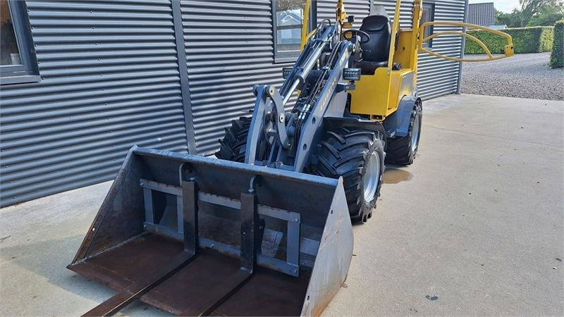 Eurotrac W12 - Zgibni nakladalnik: slika 4 Eurotrac W12 - Zgibni nakladalnik: slika 4
