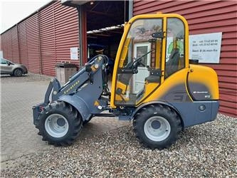 Eurotrac W12S med førerhus, skovl og gafler - Kolesni nakladalec: slika 1 Eurotrac W12S med førerhus, skovl og gafler - Kolesni nakladalec: slika 1