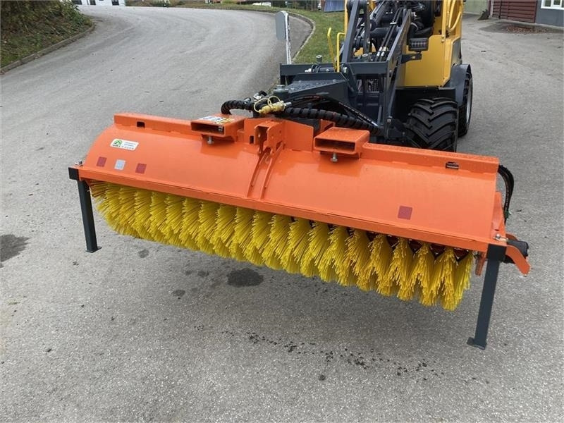 - - - J-Maskiner 180 - Metla: slika 2 - - - J-Maskiner 180 - Metla: slika 2