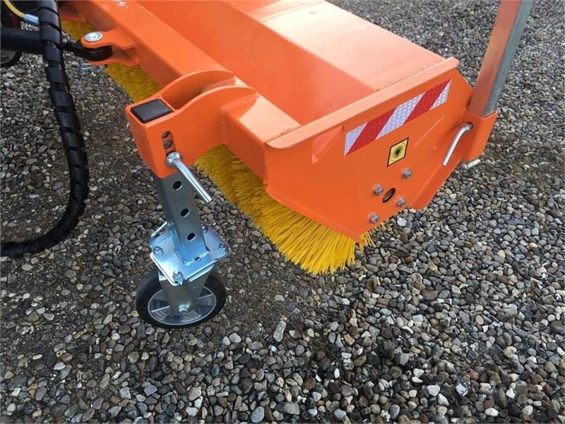 - - - J-Maskiner 180 kost - Metla: slika 5 - - - J-Maskiner 180 kost - Metla: slika 5