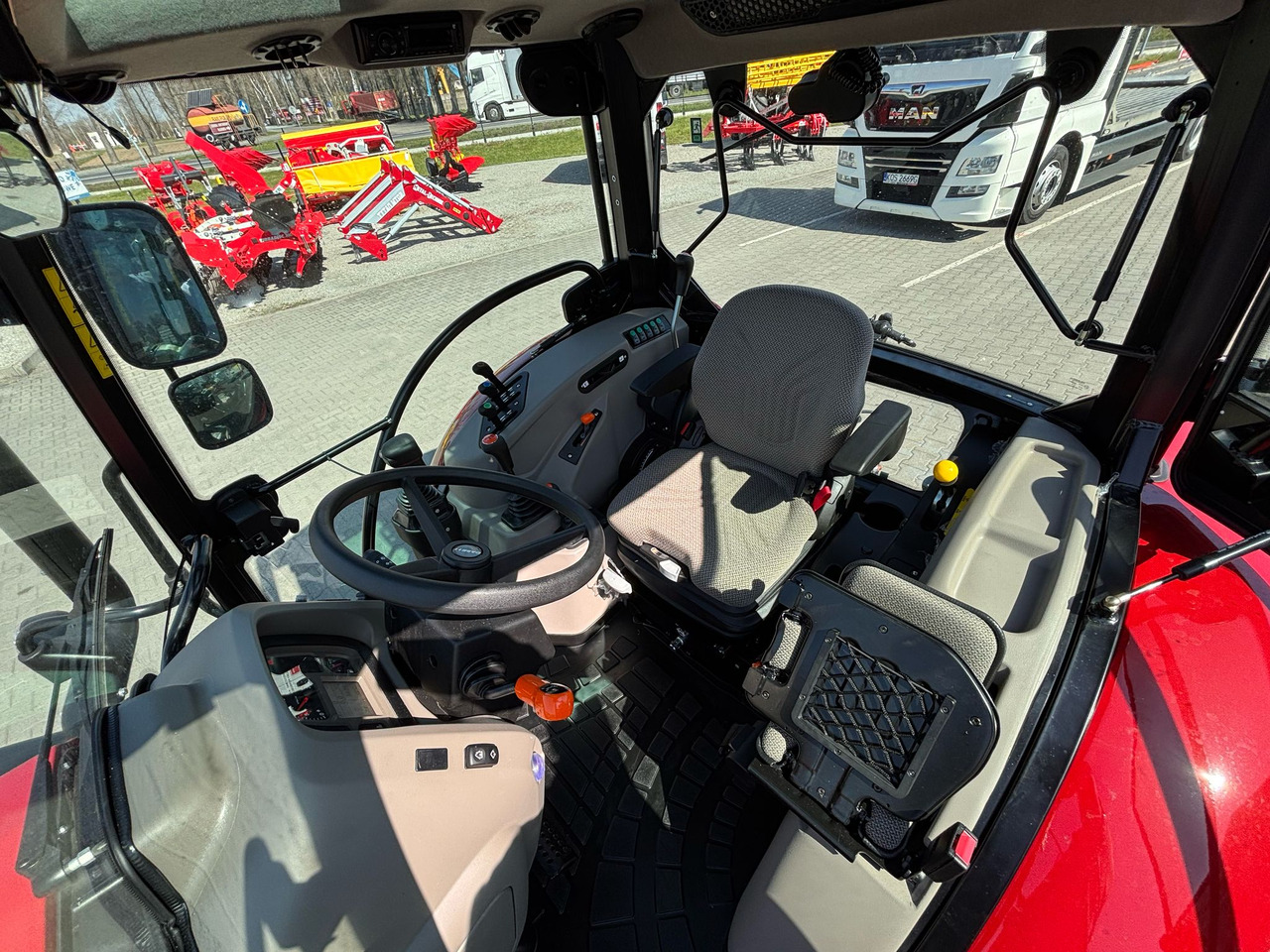 Nov Traktor CASE Farmall A75: slika 8