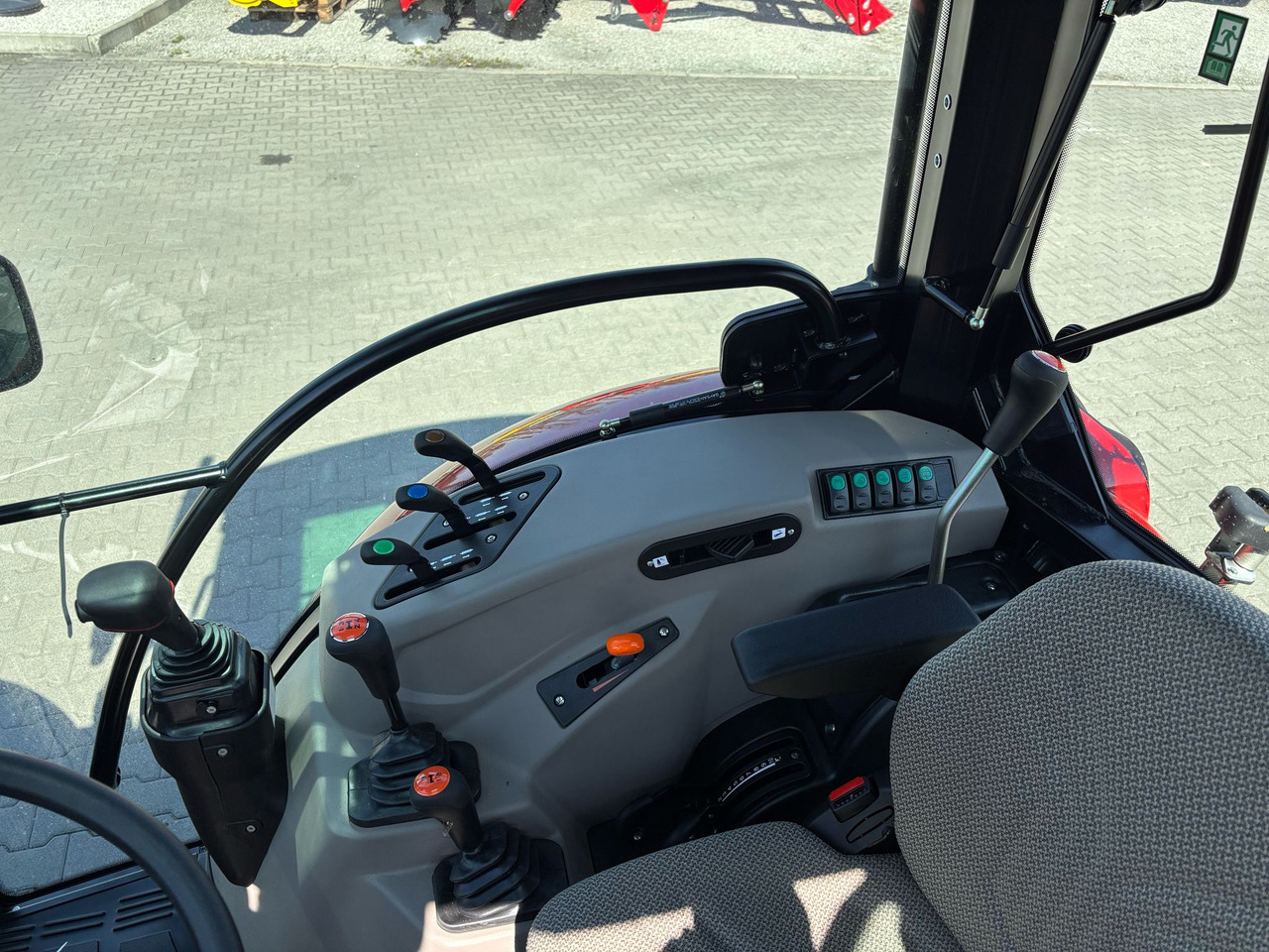 Nov Traktor CASE Farmall A75: slika 7