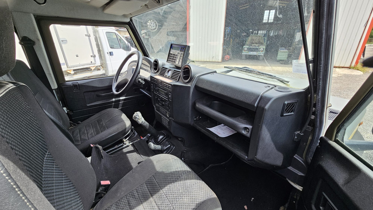 LAND ROVER Défender Ambulance - Dostavno vozilo: slika 5 LAND ROVER Défender Ambulance - Dostavno vozilo: slika 5