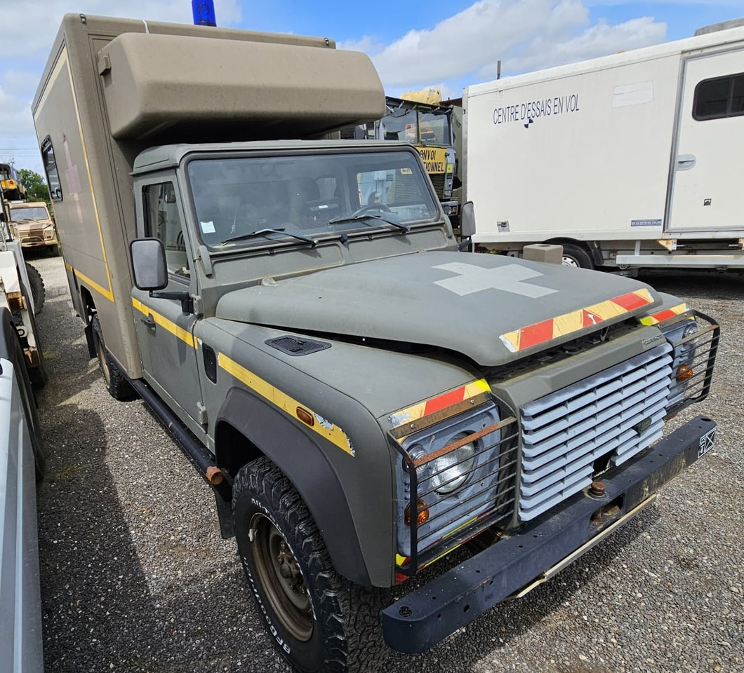 LAND ROVER Défender Ambulance - Dostavno vozilo: slika 1 LAND ROVER Défender Ambulance - Dostavno vozilo: slika 1