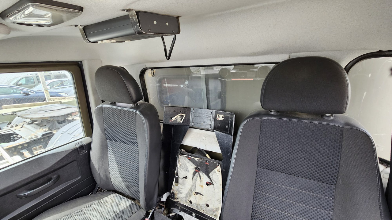 Dostavno vozilo LAND ROVER Défender Ambulance: slika 9
