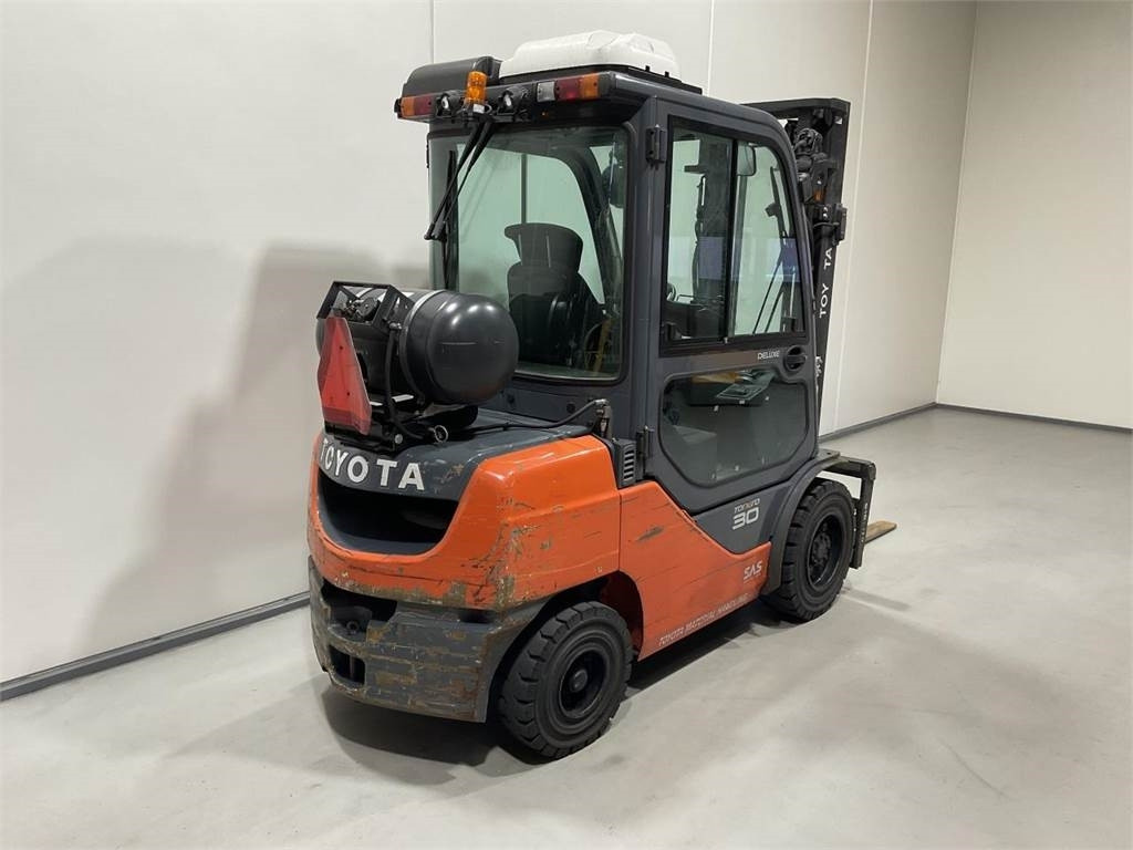 Toyota 02-8FGF30 - Plinski viličar: slika 2 Toyota 02-8FGF30 - Plinski viličar: slika 2