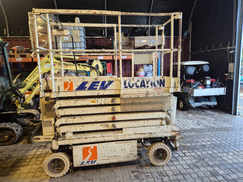 Pinguely Haulotte H800E // 2 personers - Škarjasta dvižna ploščad: slika 1 Pinguely Haulotte H800E // 2 personers - Škarjasta dvižna ploščad: slika 1