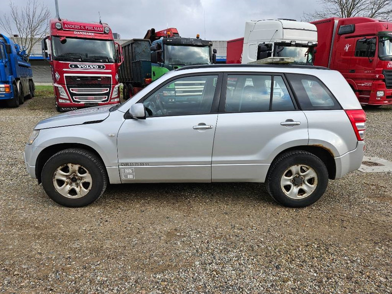 Suzuki Grand Vitara 2,0 GLX aut. Van 5d - Dostavno vozilo z zabojnikom: slika 2 Suzuki Grand Vitara 2,0 GLX aut. Van 5d - Dostavno vozilo z zabojnikom: slika 2