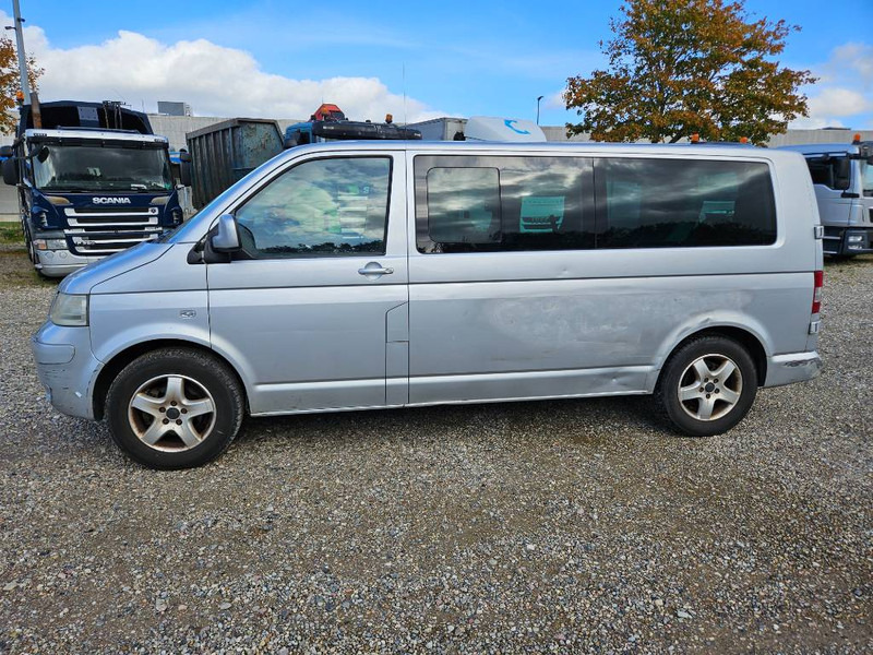 Volkswagen Caravelle 2,5 TDi 130 lang 10prs 5d - Minibus, Potniški kombi: slika 2 Volkswagen Caravelle 2,5 TDi 130 lang 10prs 5d - Minibus, Potniški kombi: slika 2