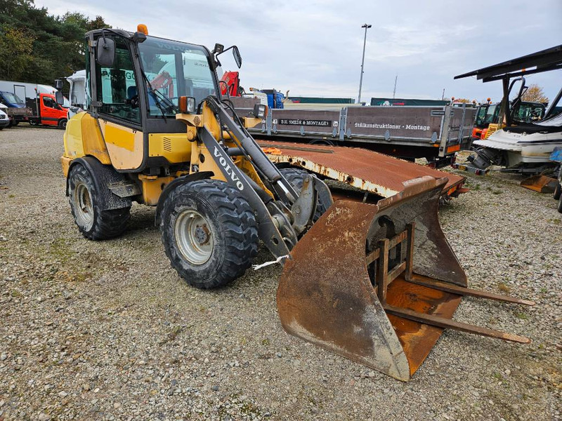 Volvo L 20 B - P//Forks + Bucket // - Kolesni nakladalec: slika 1 Volvo L 20 B - P//Forks + Bucket // - Kolesni nakladalec: slika 1