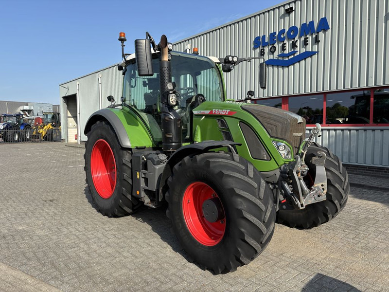 Fendt 724 Vario Profi Plus GEN 6 - Traktor: slika 2 Fendt 724 Vario Profi Plus GEN 6 - Traktor: slika 2
