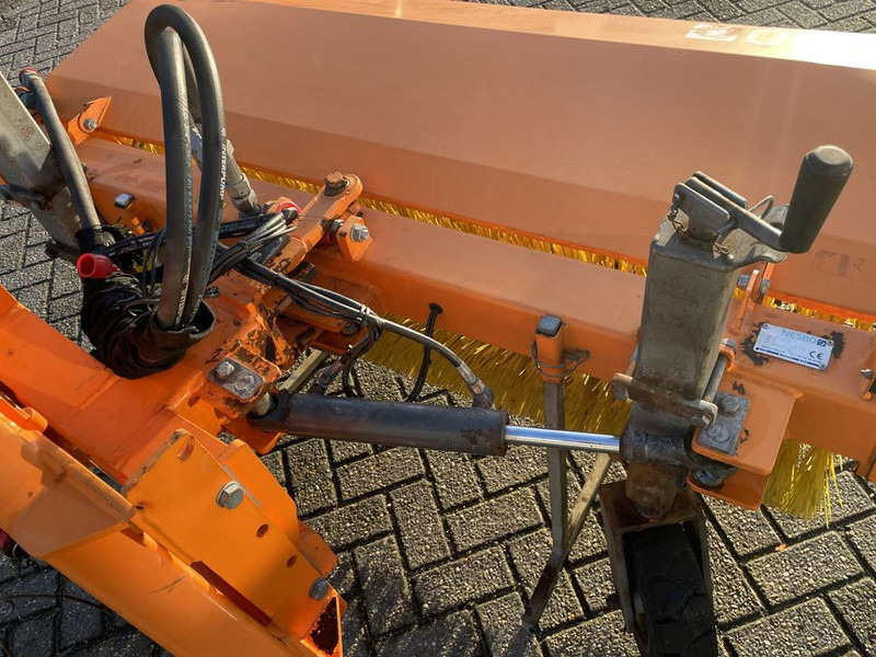 Nesbo Veegmachine HF1600S - Metla za Komunalno/ Posebno vozilo: slika 4 Nesbo Veegmachine HF1600S - Metla za Komunalno/ Posebno vozilo: slika 4