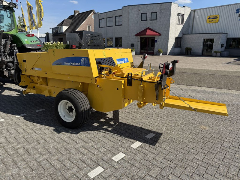 New Holland BC5060 Mini Balenpers - Balirka za kvadratne bale: slika 2 New Holland BC5060 Mini Balenpers - Balirka za kvadratne bale: slika 2