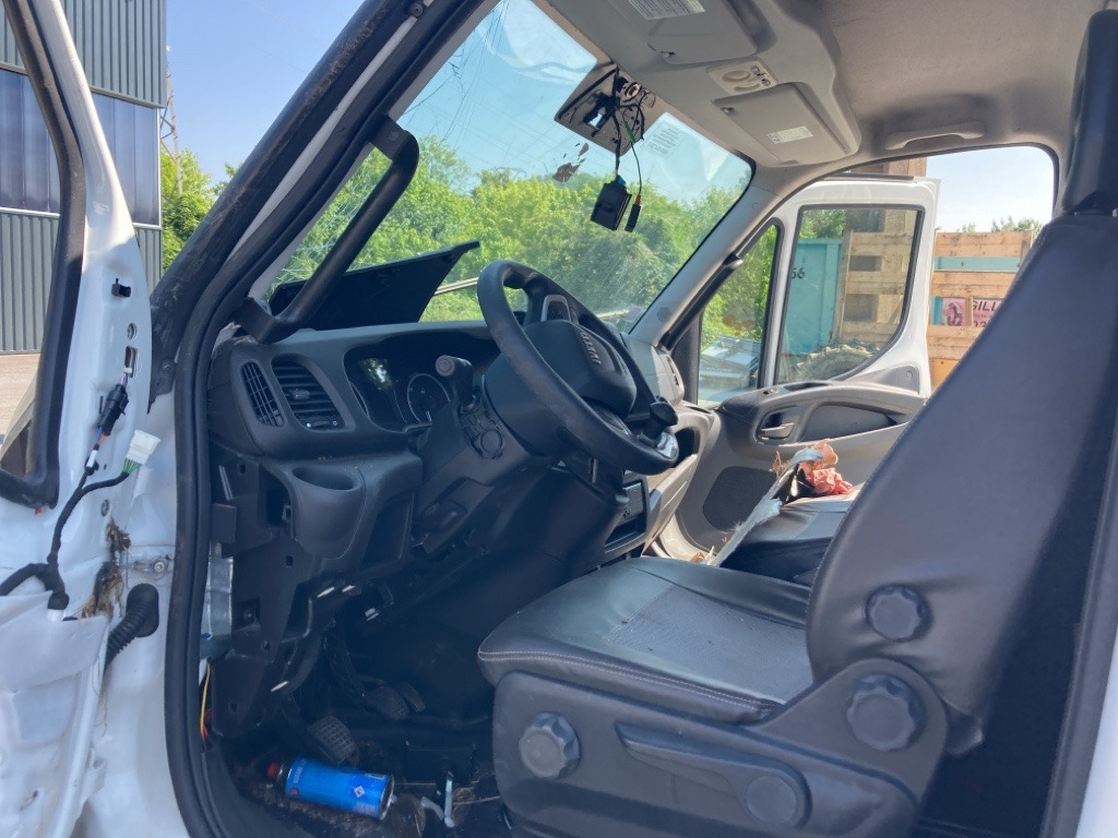 IVECO DAILY FOURGON 50C18 - Dvižna ploščad montirana na tovornjak: slika 4 IVECO DAILY FOURGON 50C18 - Dvižna ploščad montirana na tovornjak: slika 4
