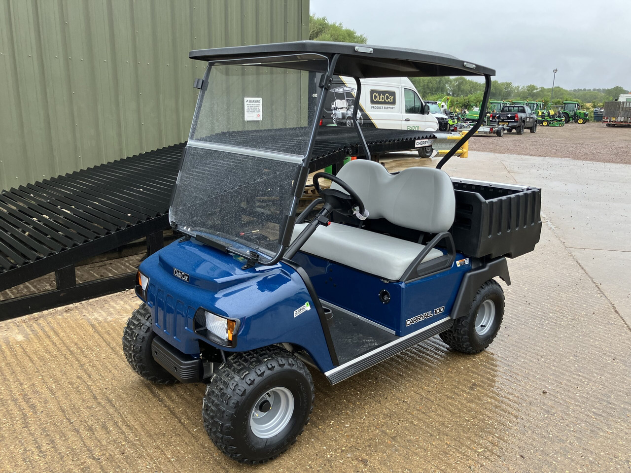 Club Car Carryall 100 Utility Vehicle - Štirikolesnik: slika 1 Club Car Carryall 100 Utility Vehicle - Štirikolesnik: slika 1