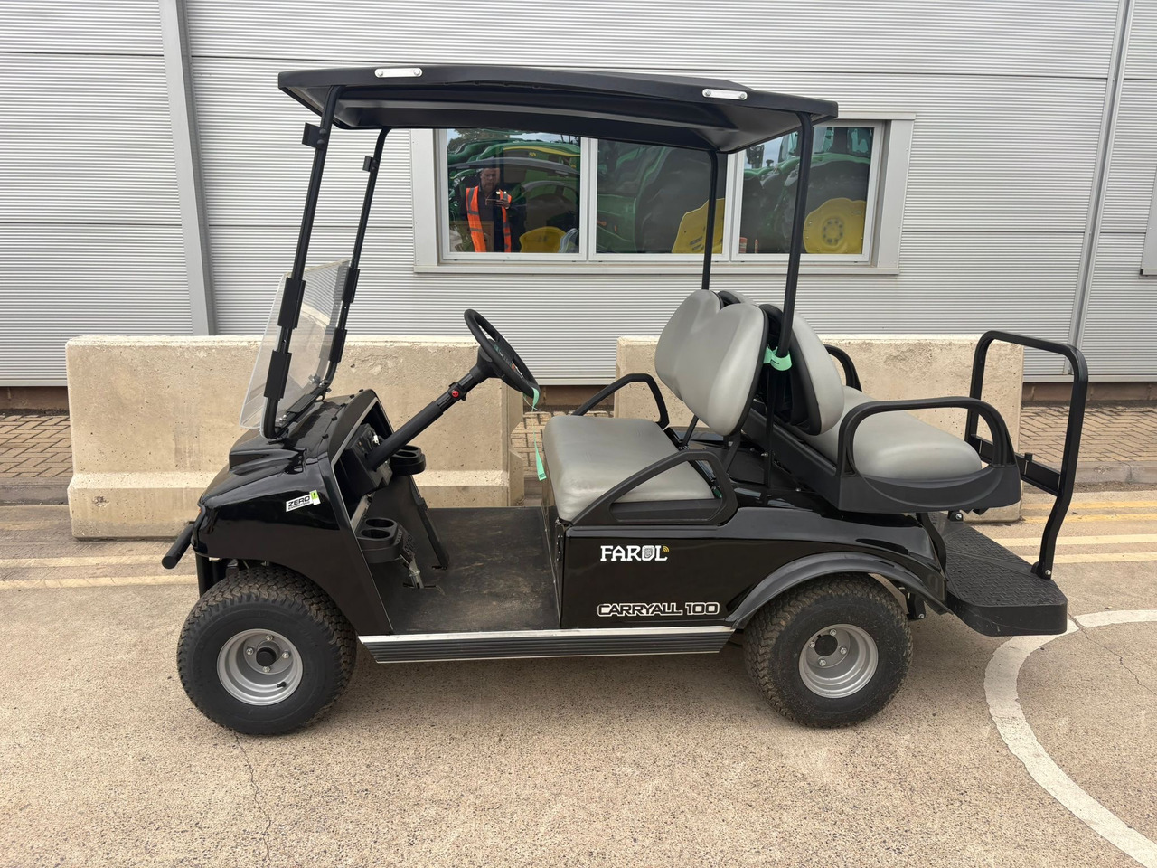 Clubcar Carryall 100 4 seater utility buggy - Voziček za golf: slika 1 Clubcar Carryall 100 4 seater utility buggy - Voziček za golf: slika 1