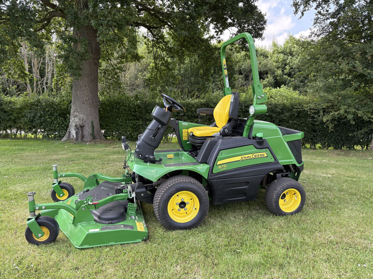 John Deere 1570 Out-Front Mower - Vrtna kosilnica: slika 1 John Deere 1570 Out-Front Mower - Vrtna kosilnica: slika 1