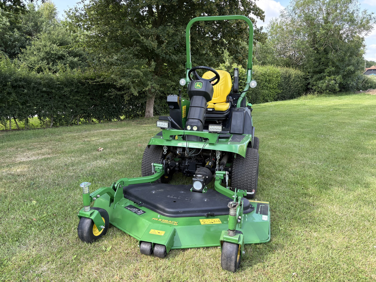 John Deere 1570 Out-Front Mower - Vrtna kosilnica: slika 2 John Deere 1570 Out-Front Mower - Vrtna kosilnica: slika 2